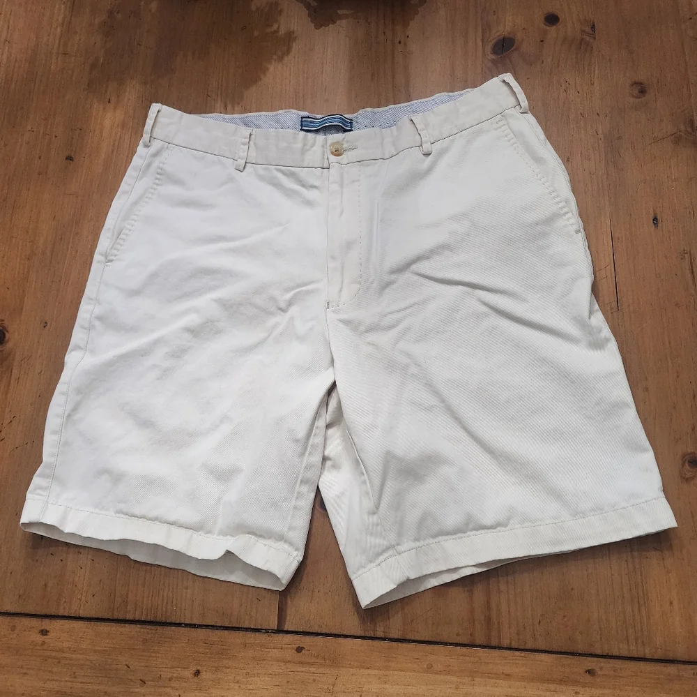 Peter Millar 100% Pima Cotton Cream Colored Casual Flat Front Shorts. 35